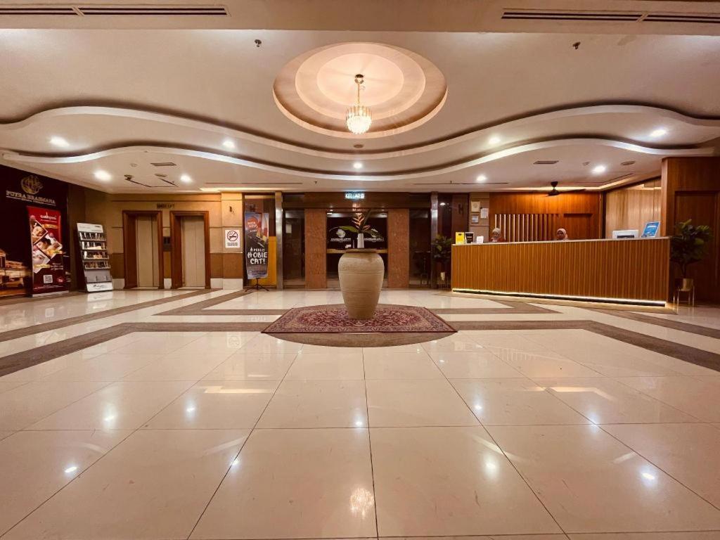 Putra Brasmana Hotel Kuala Perlis Exterior photo