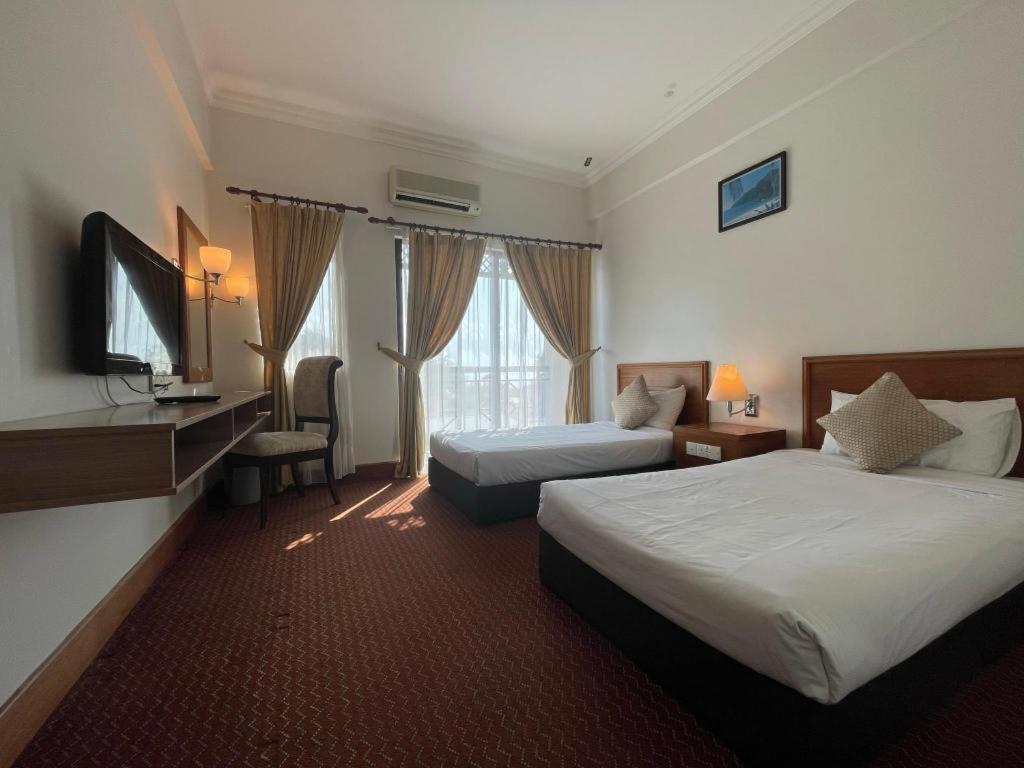 Putra Brasmana Hotel Kuala Perlis Exterior photo