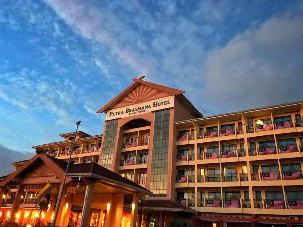 Putra Brasmana Hotel Kuala Perlis Exterior photo