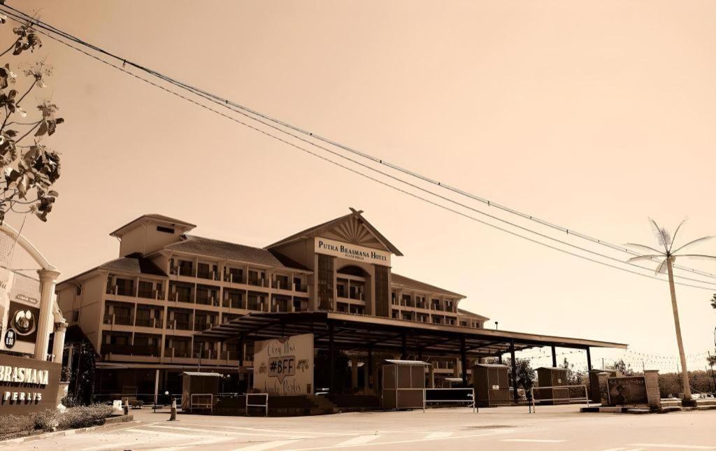 Putra Brasmana Hotel Kuala Perlis Exterior photo